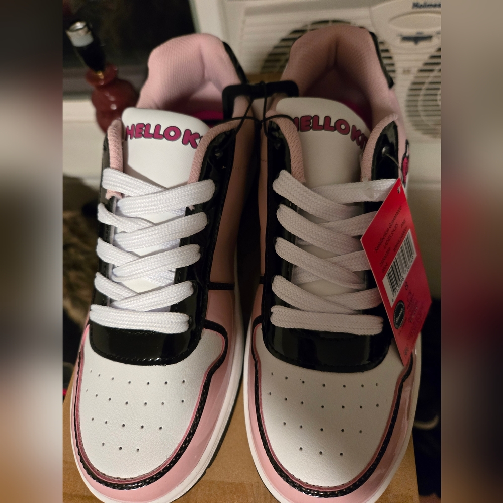 NWT in Box Sanrio Hello Kitty Black, White, and Pink s8 Sneakers